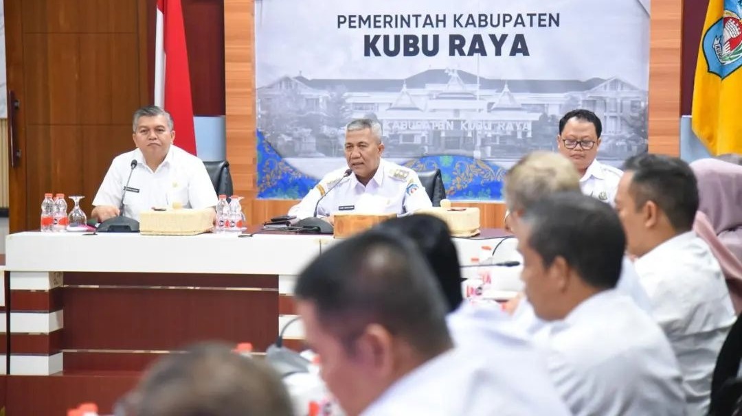 Pj Bupati Syarif Kamaruzaman Pimpin Rapat Persiapan Pengaktifan Kecamatan Kumpai Raya